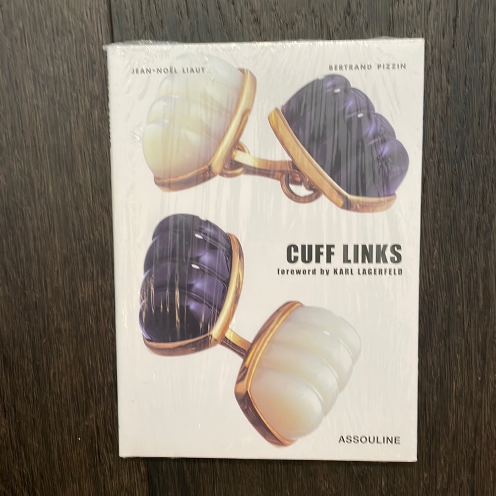 Assouline – Cufflinks forward by Karl Lagerfeld